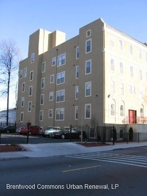 Building Photo - 9-19-19 Roseville Ave