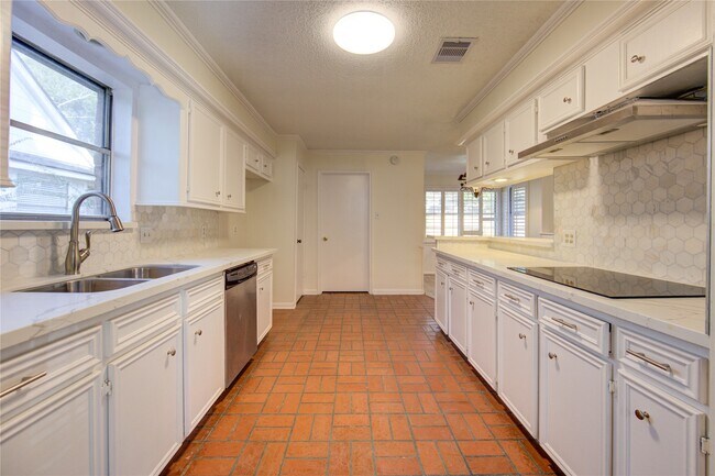 Building Photo - 5810 Boyce Springs Dr