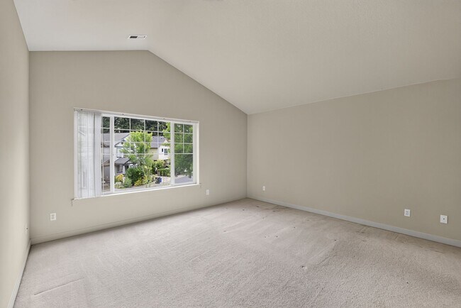 Building Photo - 7130 NE Ridge Dr