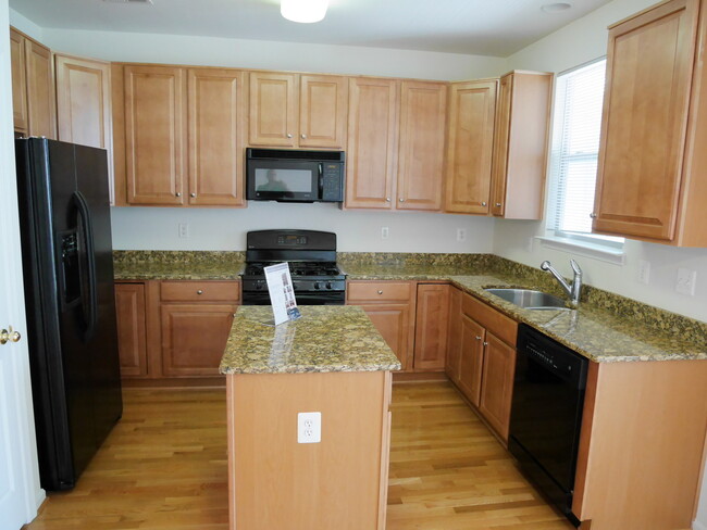 Building Photo - 2 Bedroom Townhome Located In Baltimore Ci...