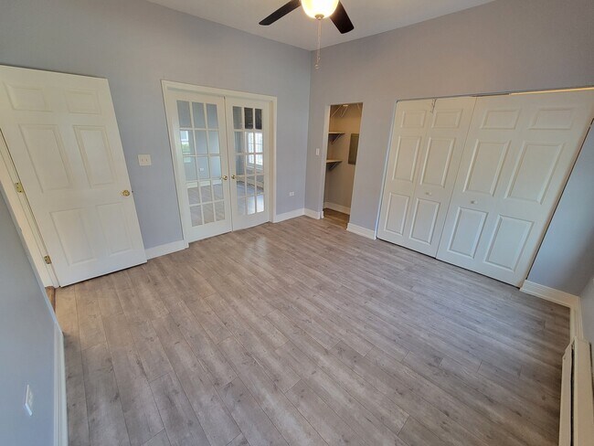 Building Photo - 802 Dempster St