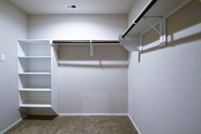 Building Photo - 2407 Poplar Copse Ct