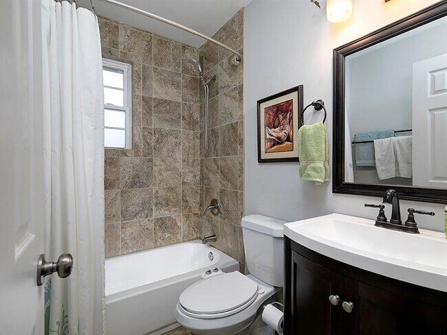 Building Photo - 574 Church St