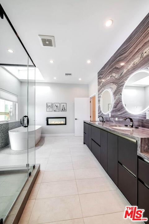 Building Photo - 523 E Fairmount Rd