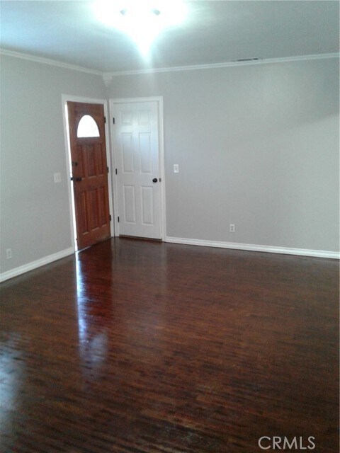 Building Photo - 924 W George St