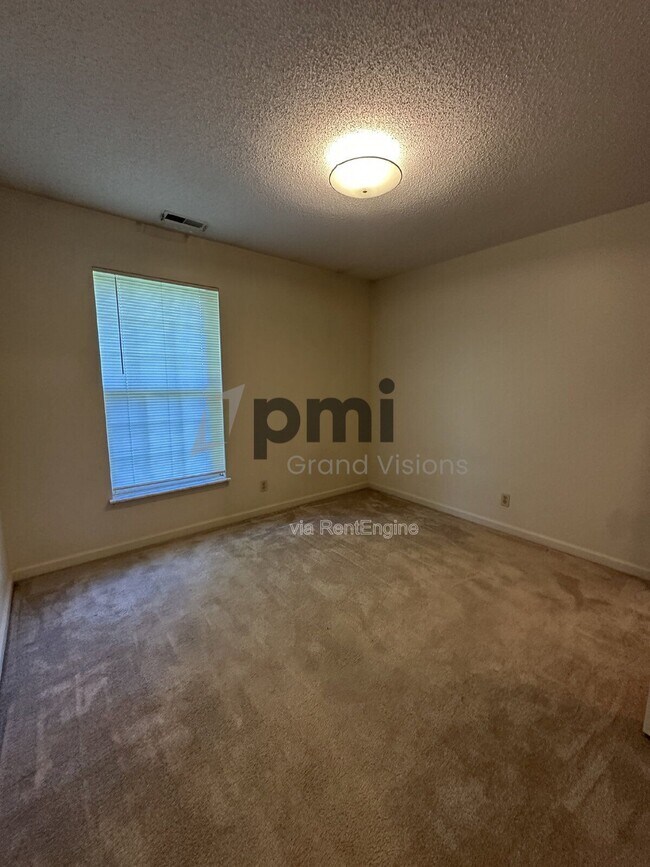 Building Photo - 1308 Arthur Ave