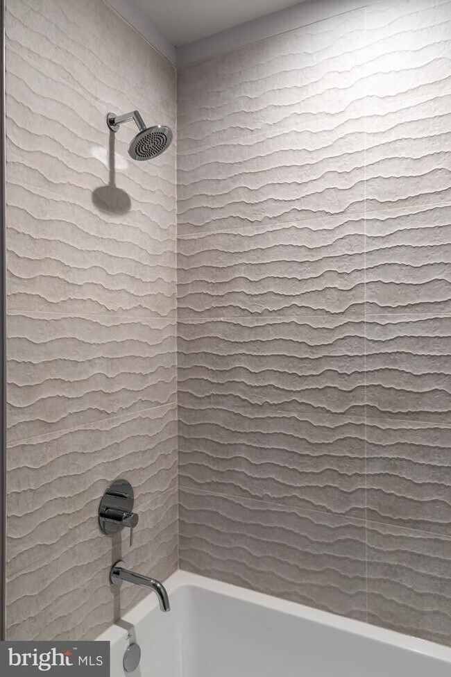 Building Photo - Modern 2BR/2BA with High Ceilings, W&D, Roommate-Friendly Floorplan