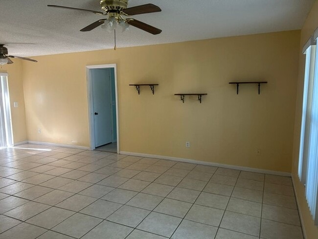 Building Photo - 3/2 available now! Welcome home!