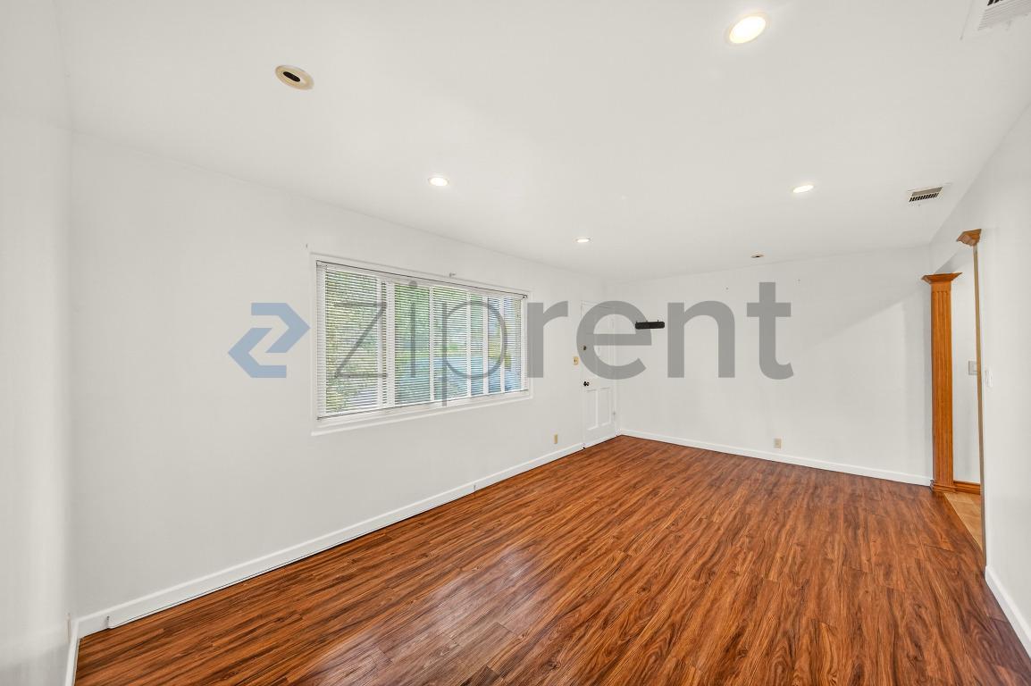 Building Photo - 2853 Doolittle Ave