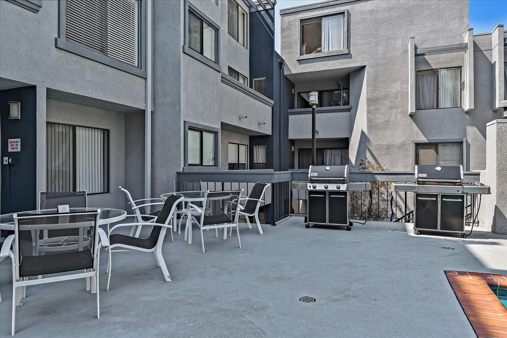 Building Photo - 1940 N Highland Ave