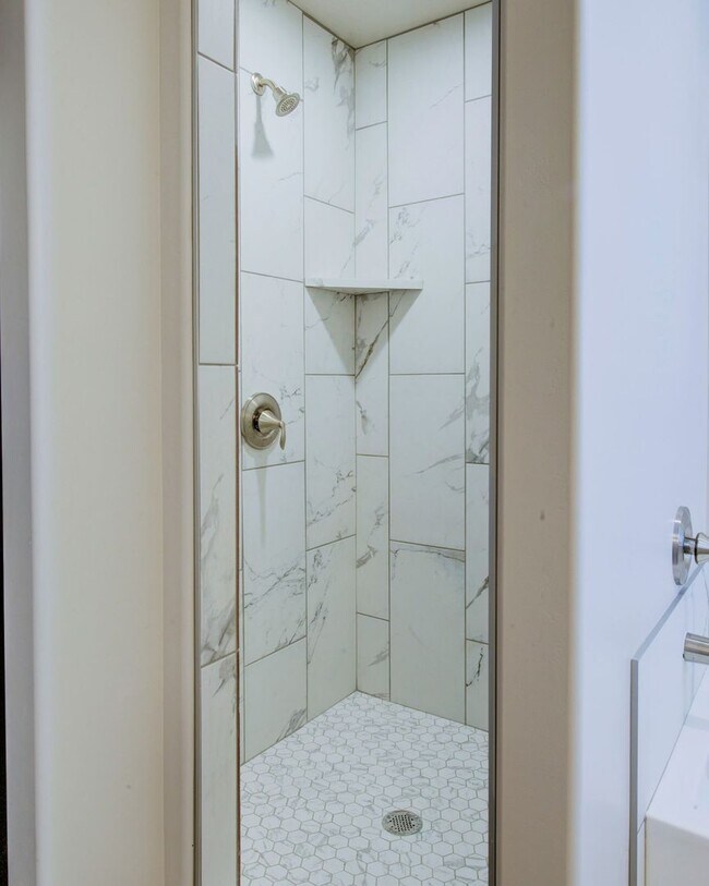 Building Photo - Like new 3 bedroom, 2.5 bathroom townhome in Cedar City!