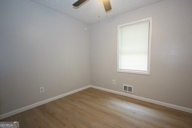 Building Photo - 948 Waverly Ct