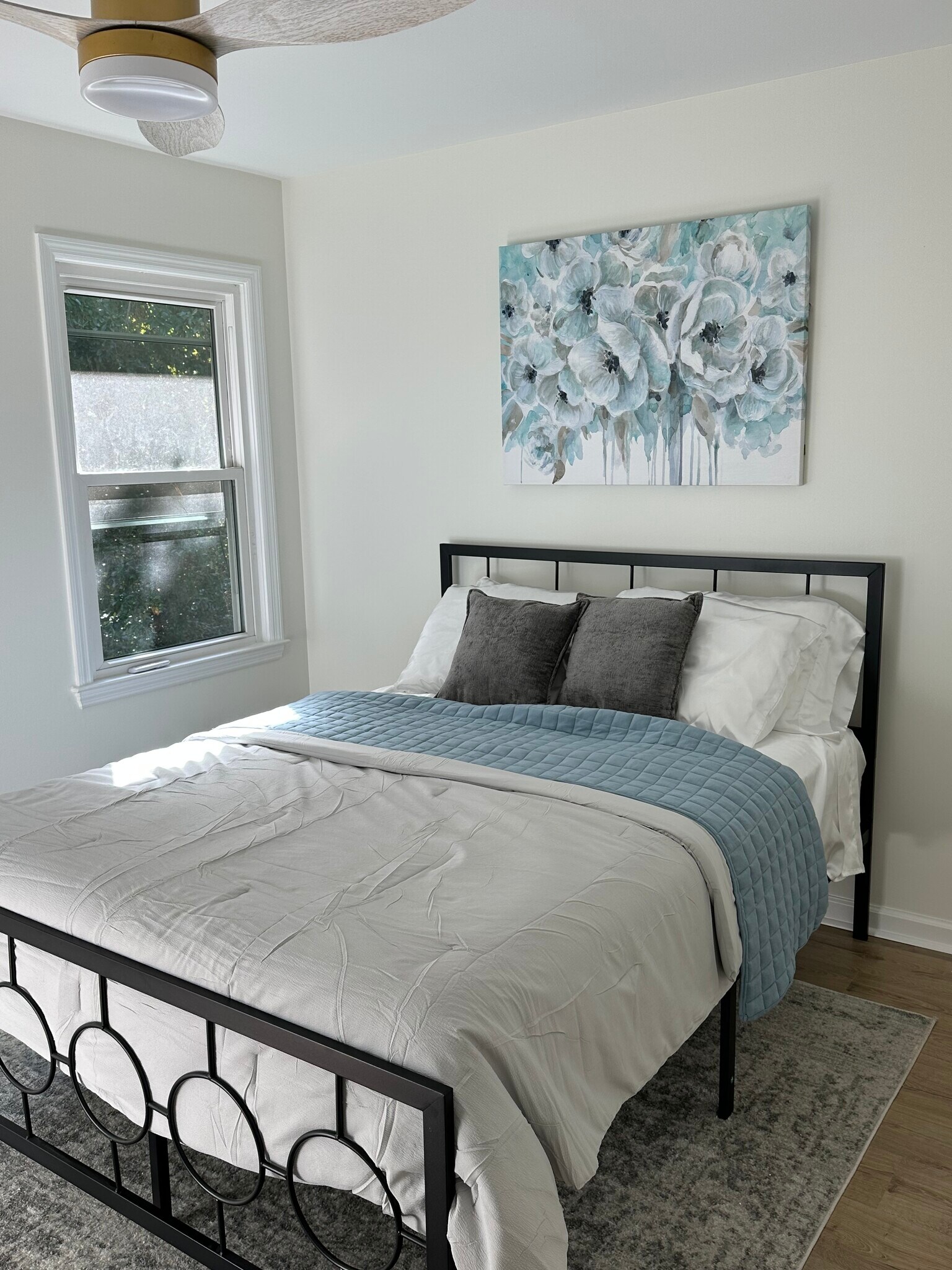 Queen size bed in second bedroom - 931 Blackrail Ct