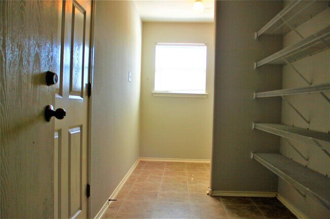 Building Photo - 1301 Knippa Cove