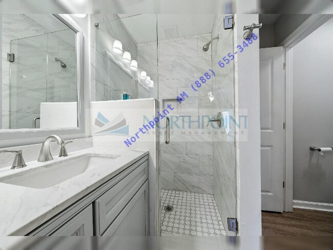 Building Photo - ! MOVE IN SPECIAL: 1 MONTH RENT FREE and A...