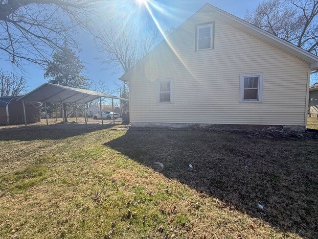 Building Photo - $200 off Move in Special | 3-Bedroom Home with Carport and Spacious Rooms Near Tennessee Tech & D...