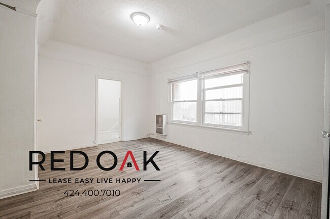 Building Photo - 746 S Coronado St