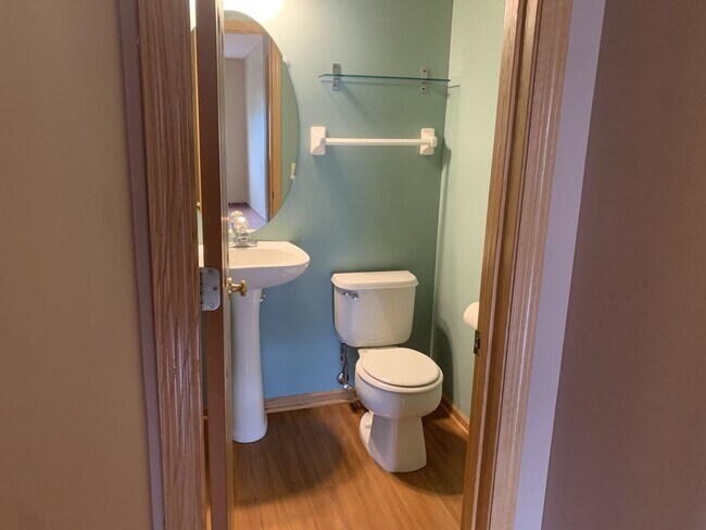 Building Photo - Beautiful 2 Bed/1.5 Bath townhome, with extra large open concept living space - Available Mar 1