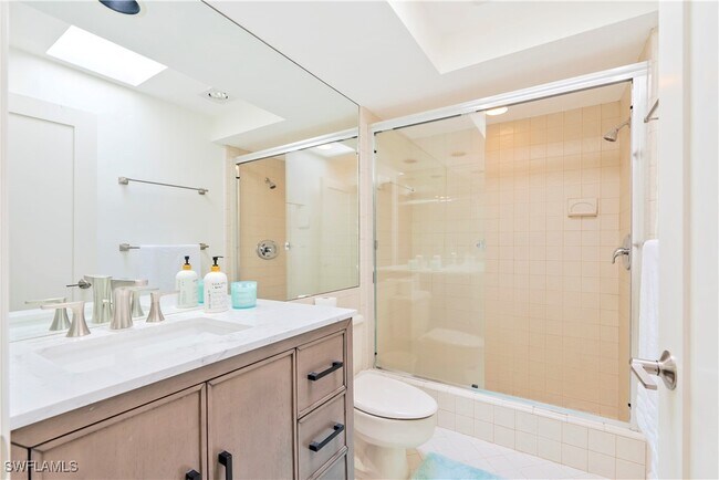 Building Photo - 2125 Marina Dr