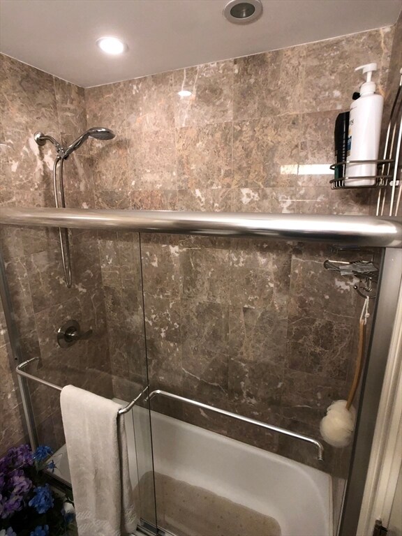 Building Photo - 186 Beacon St