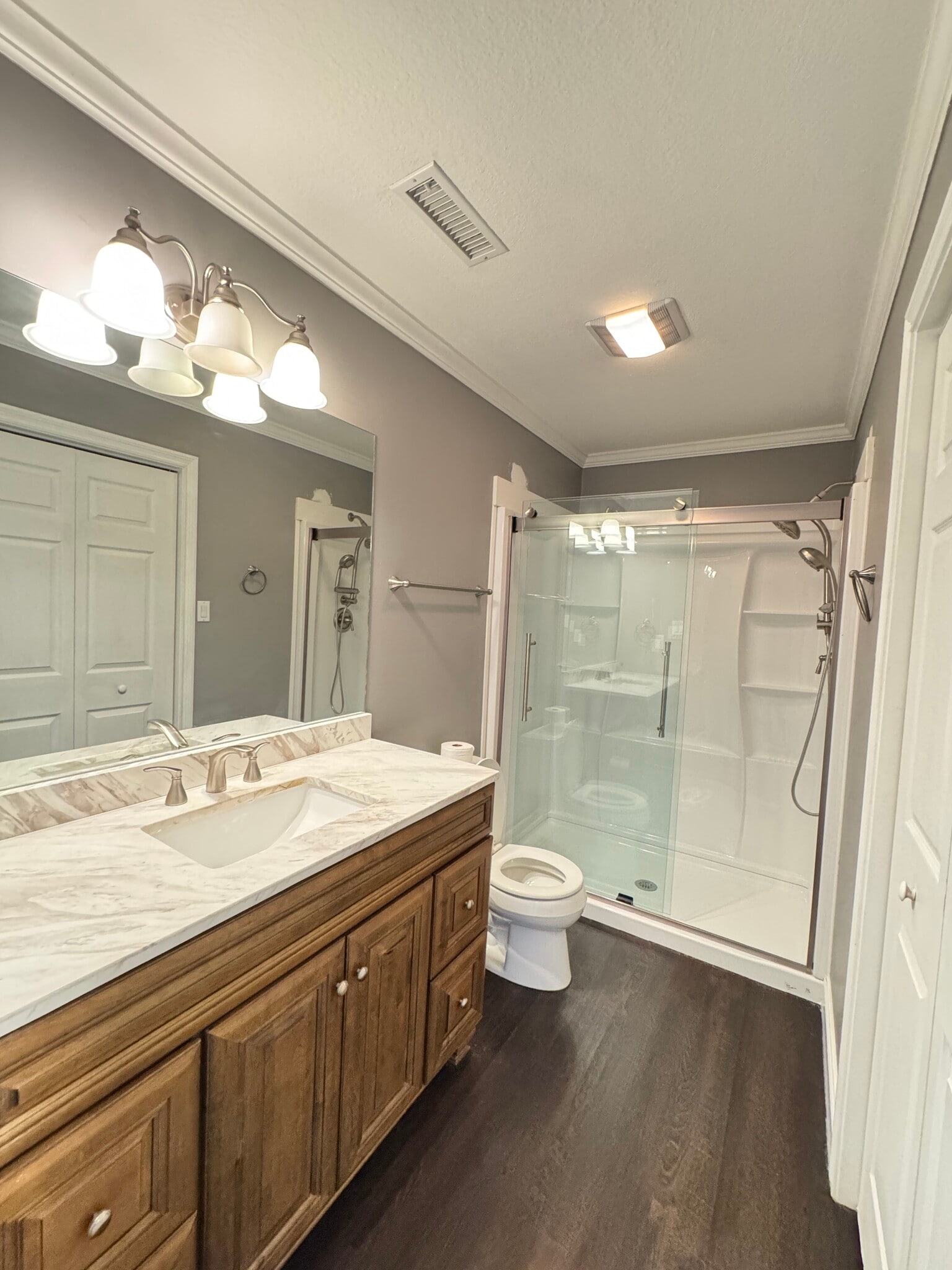 Master Bath - 304 Queen Victoria Way