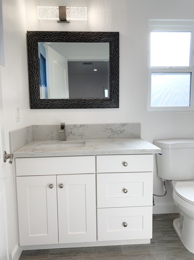 Master en-suite Full Bathroom - 2219 Glendon Ave