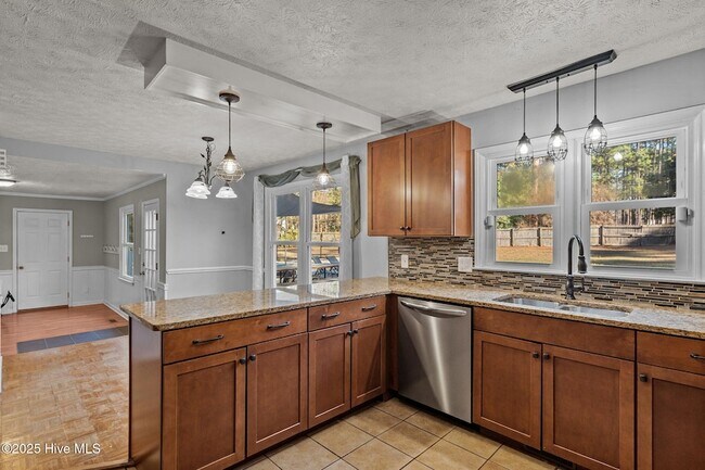 Building Photo - 215 Canterbury Rd