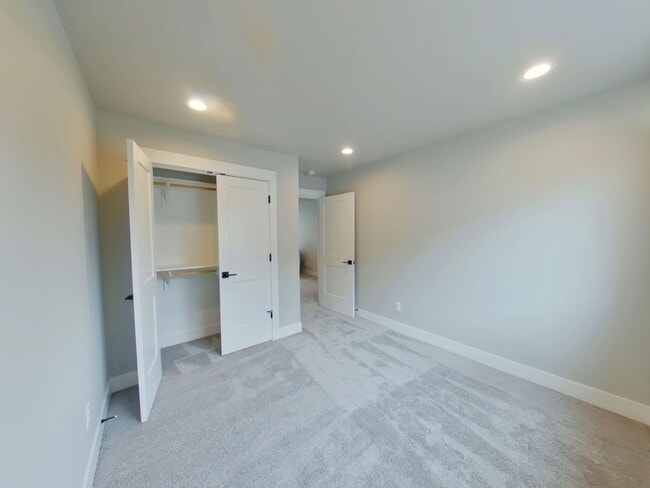 Building Photo - Newer home in The Nines in North Gilham