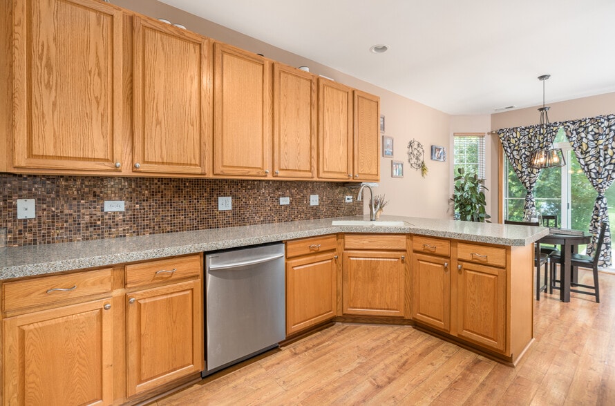 Building Photo - 1440 Millbrook Dr