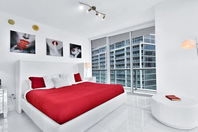 Building Photo - 475 Brickell Ave