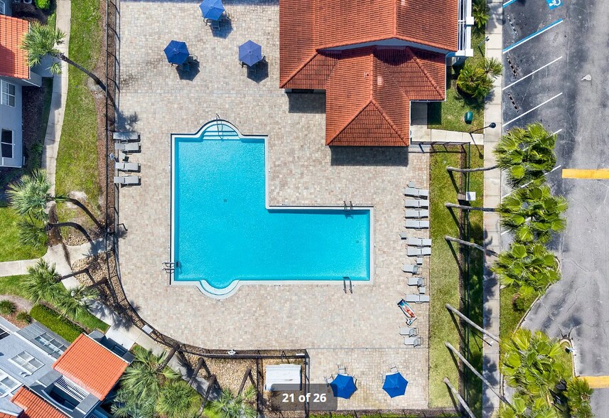 Building Photo - 18001 Richmond Pl Dr