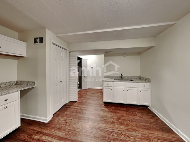 Building Photo - 1613 Blankenship Dr