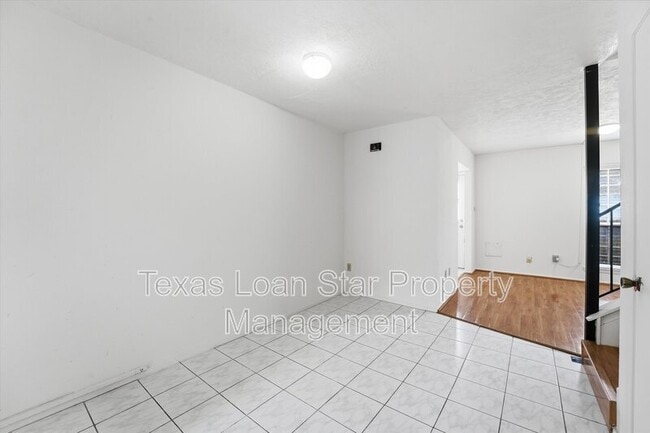 Building Photo - 12447 Sharpview Dr