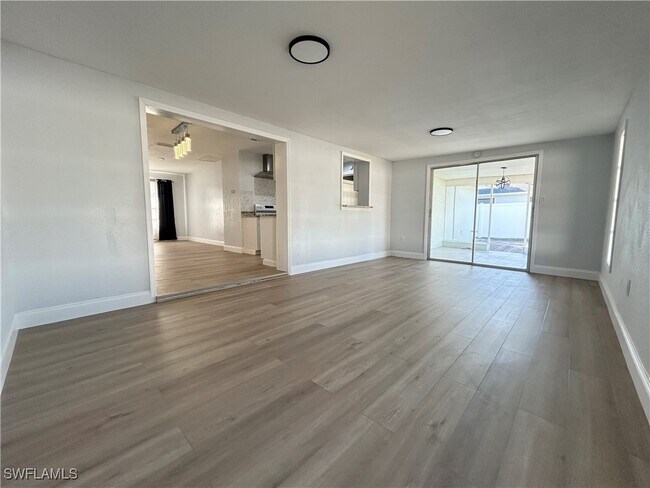 Building Photo - 1428 SE 20th Ave