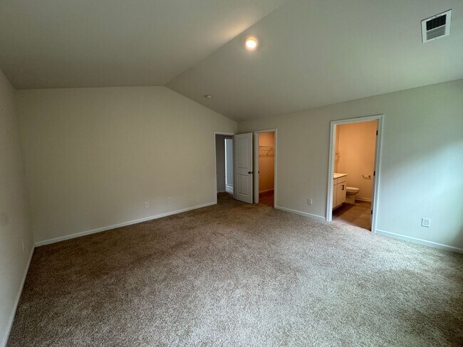 Building Photo - Move-in Ready with **Move-in Special** $25...