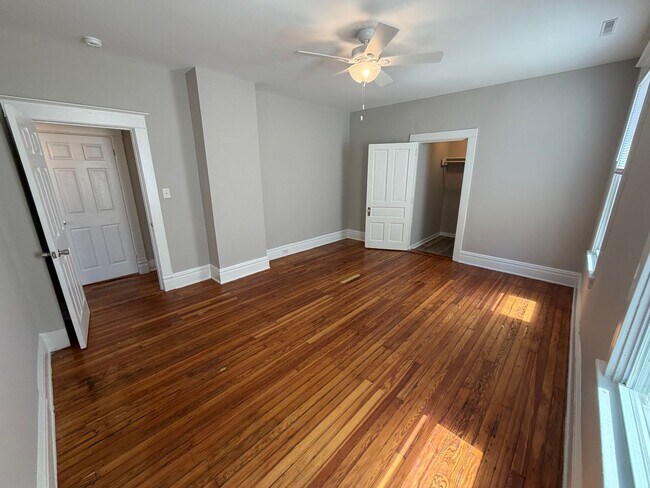 Building Photo - Charming 4bdrm/1.5bth Home Located in Richmond's North Highland Park w/Balcony!!