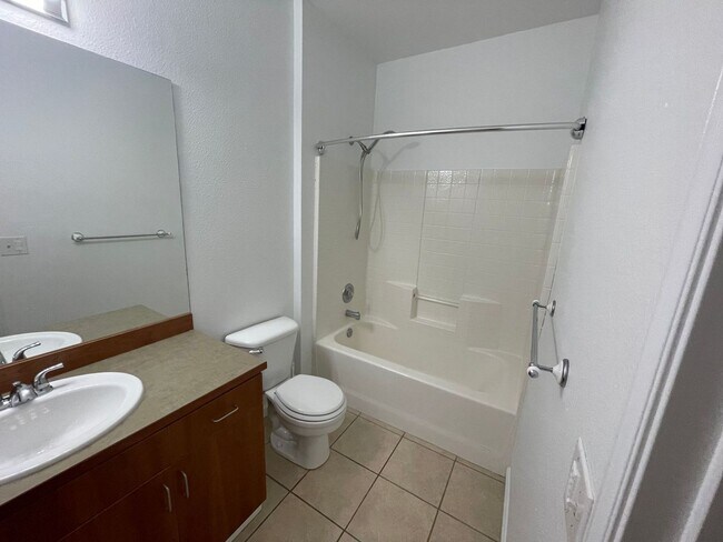 Building Photo - Sammamish Townhouse...