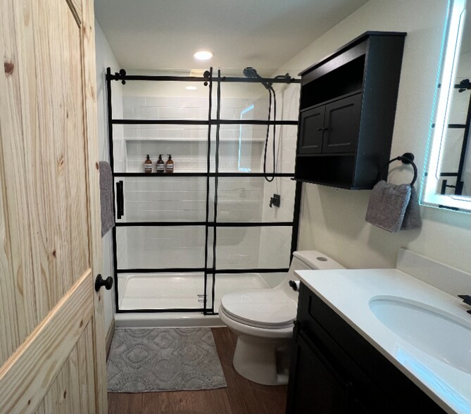 Building Photo - 2301 Lincoln