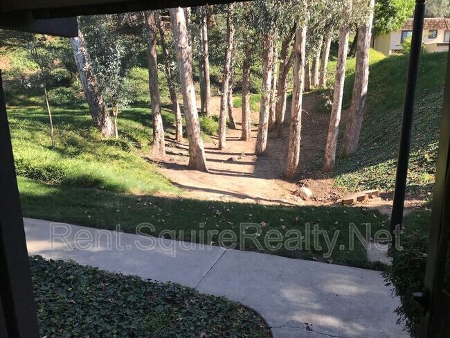 Building Photo - 765 Knollwood Ln