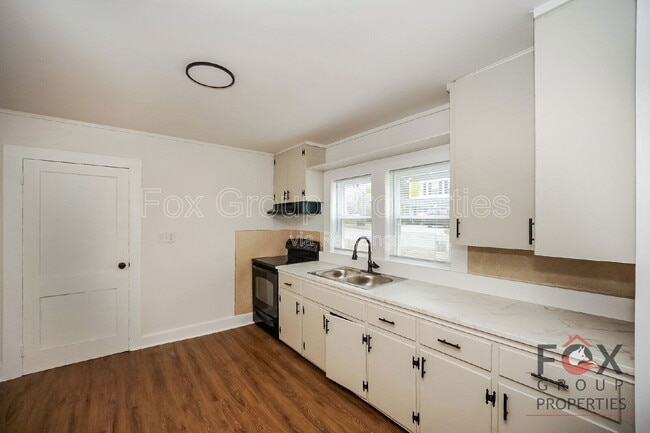 Building Photo - 502 Hickory Ave