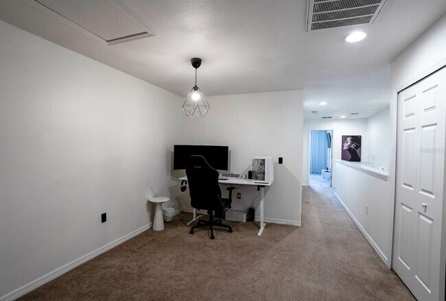 Building Photo - 9136 Hillcroft Dr