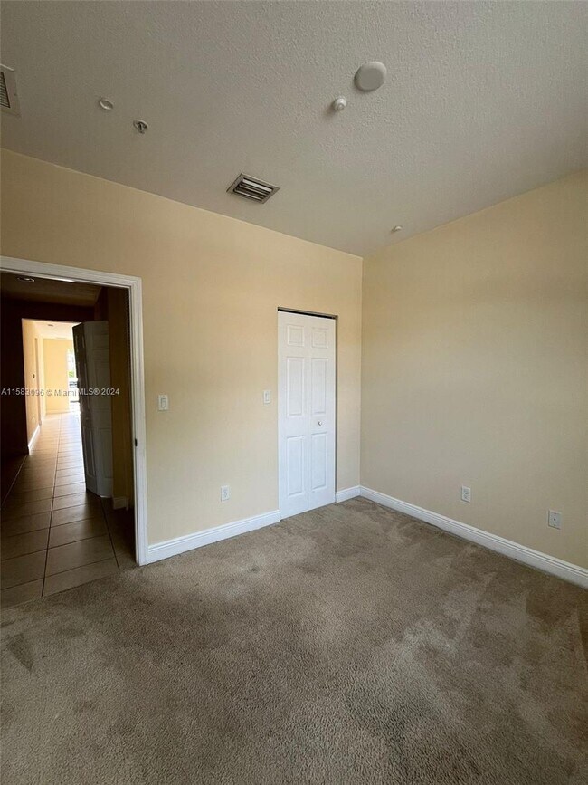 Building Photo - 950 SW 147th Ave