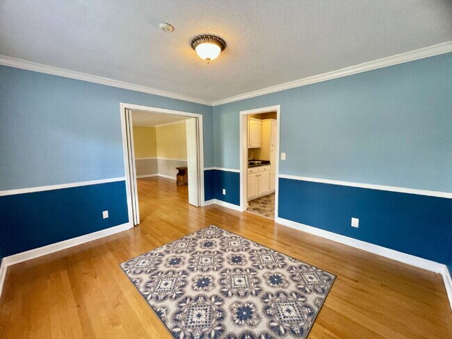 Building Photo - Charming 3-Bedroom Nest with 2 Full Baths ...