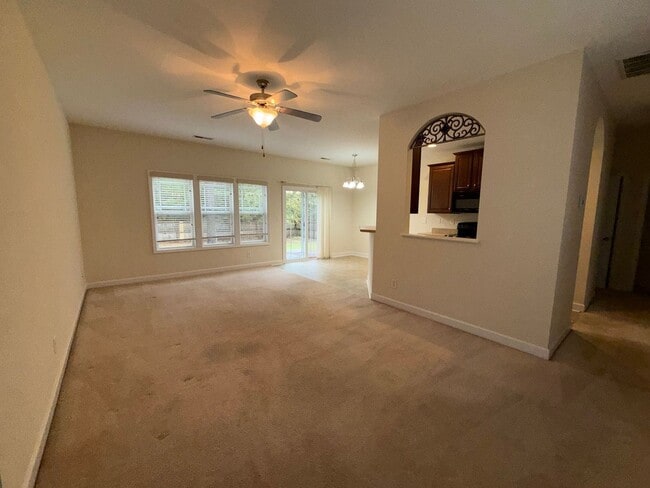 Building Photo - Beautiful 4 bedroom, 2 bath house