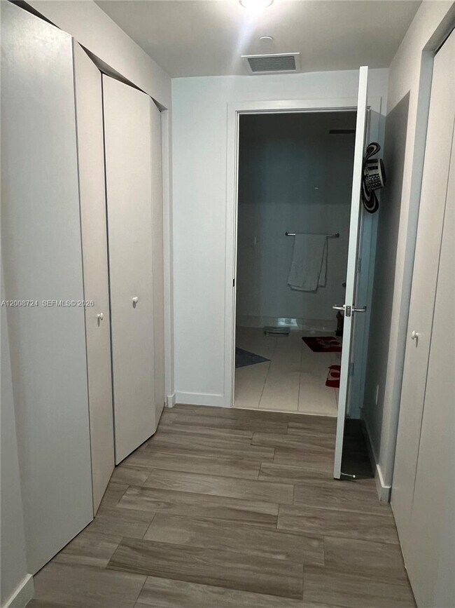 Building Photo - 1100 S Miami Ave