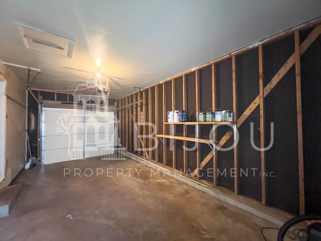 Building Photo - Lovely Four Bedroom