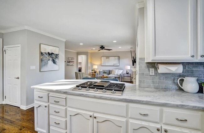 Building Photo - 539 Zenith Ridge Dr