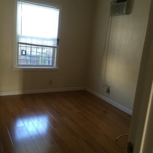 Bedroom - 3006 Van Buren Pl