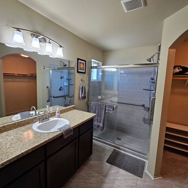 Building Photo - 4174 S Sunflower Dr