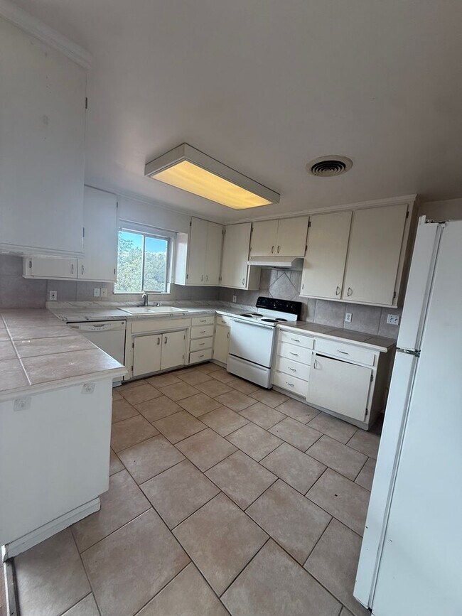 Building Photo - 357 Canyon Highlands Dr
